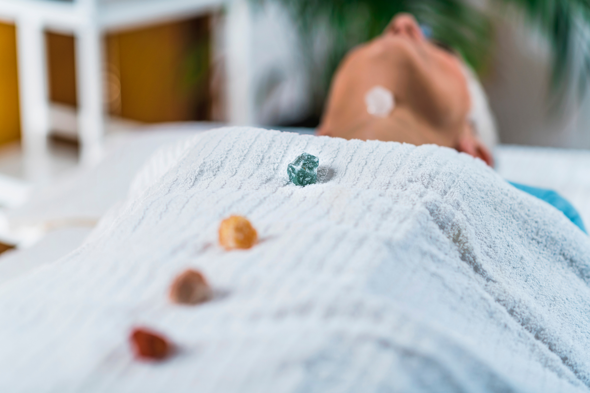 Essential-Oils-and-the-Chakras.png